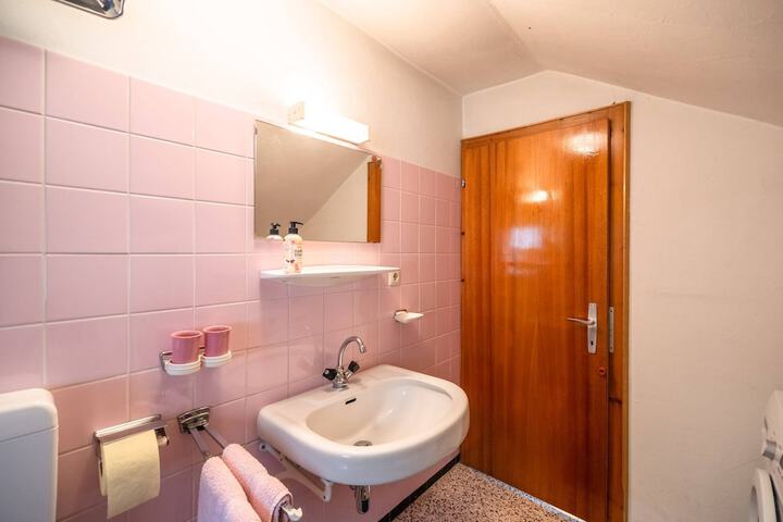 Room 9 of 25