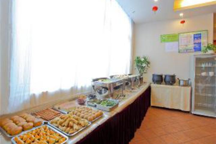 Dining 8 of 14