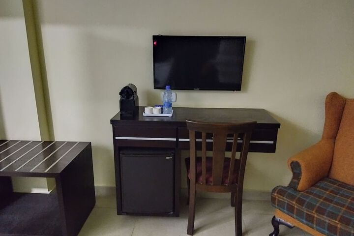 Room 5 of 19