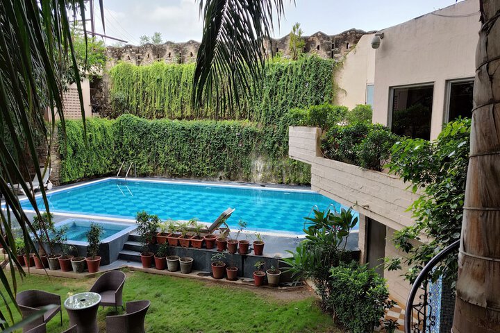 Pool Hotel