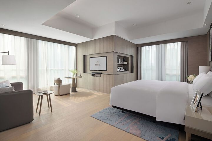 Room 18 of 48