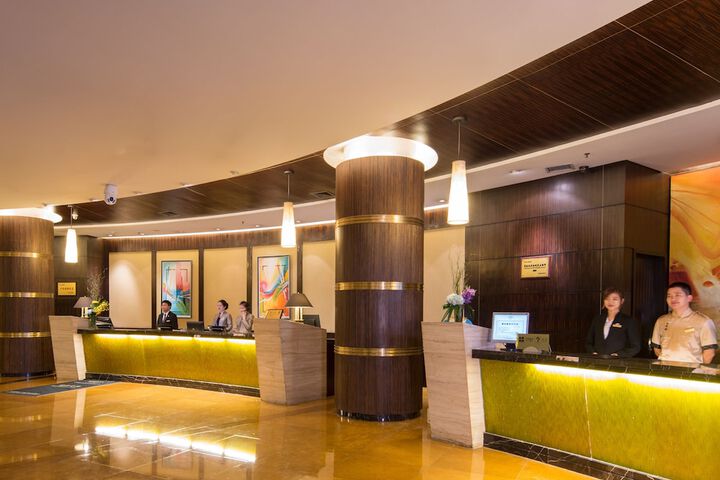 Check-in/check-out kiosk