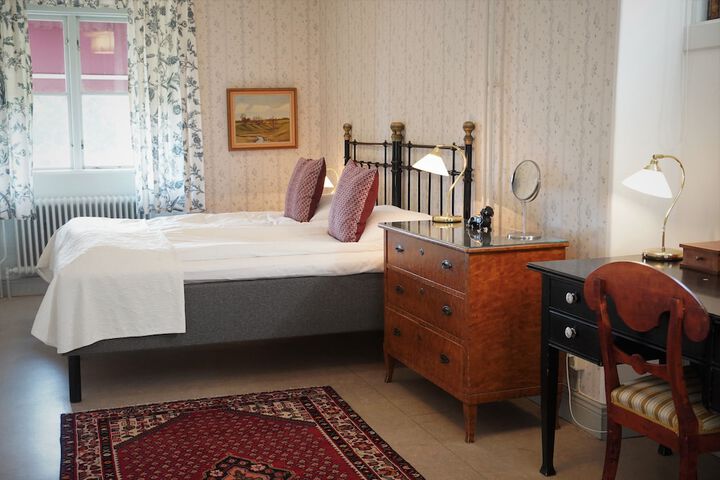 Room 17 of 36