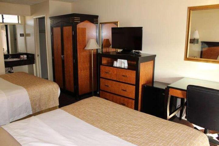 1 King Bed (7 of 14)