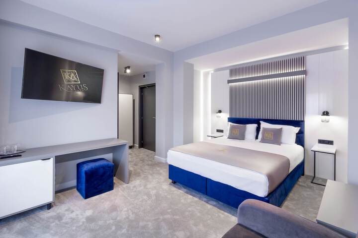 Room 3 of 38