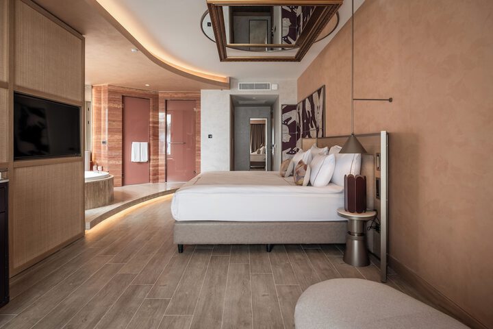 Room 42 of 122