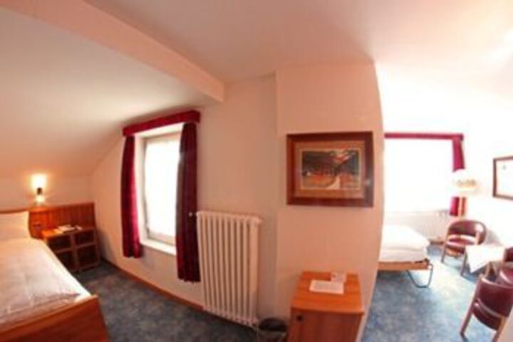 Room 78 of 106