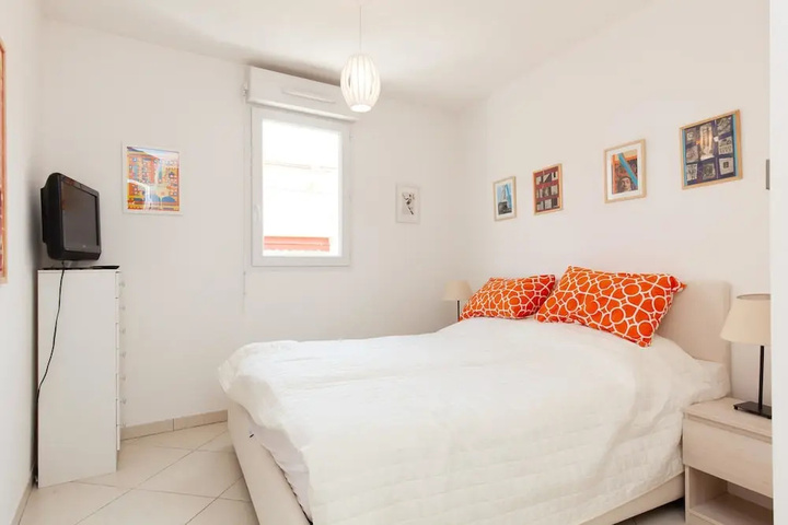 Room 4 of 11