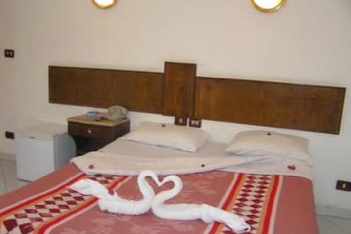 Room 3 of 8