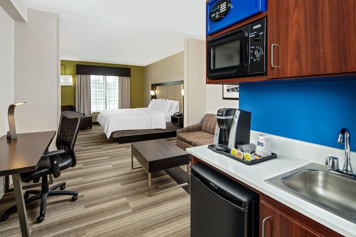 1 King Bed Suite (4 of 18)