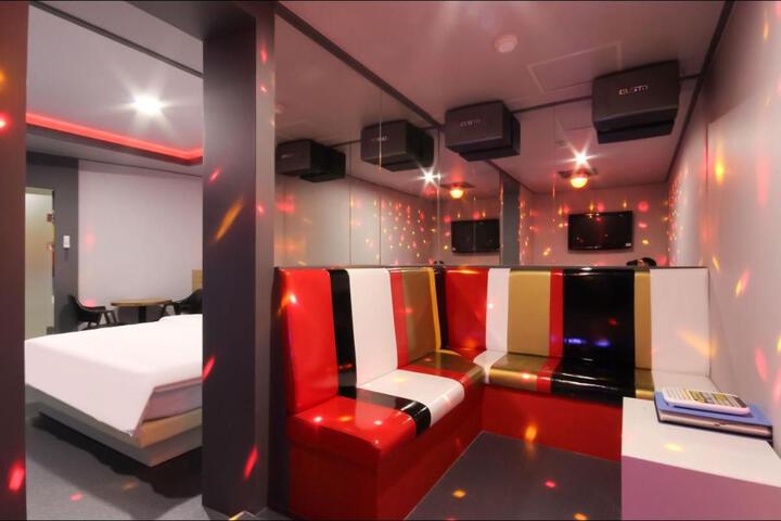 Room 30 of 121