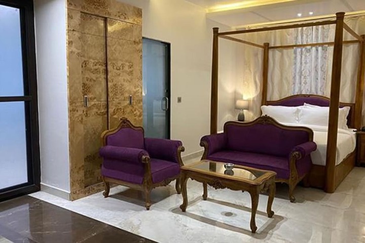 Room 14 of 27
