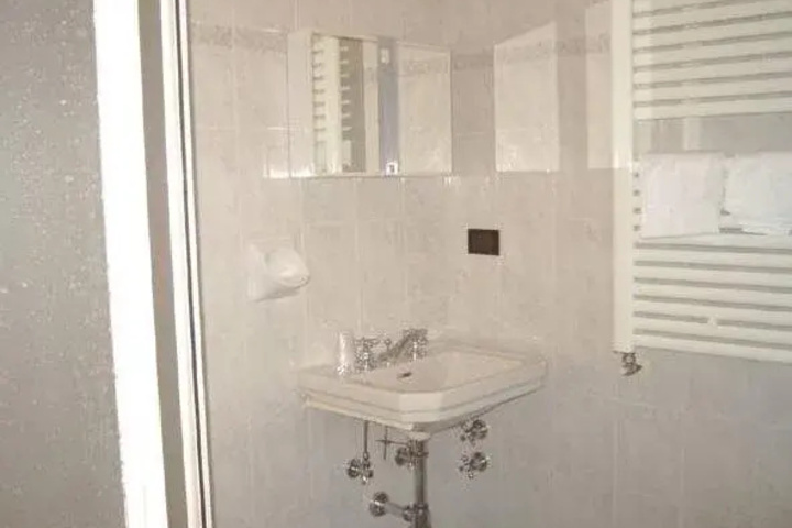 Room 7 of 11