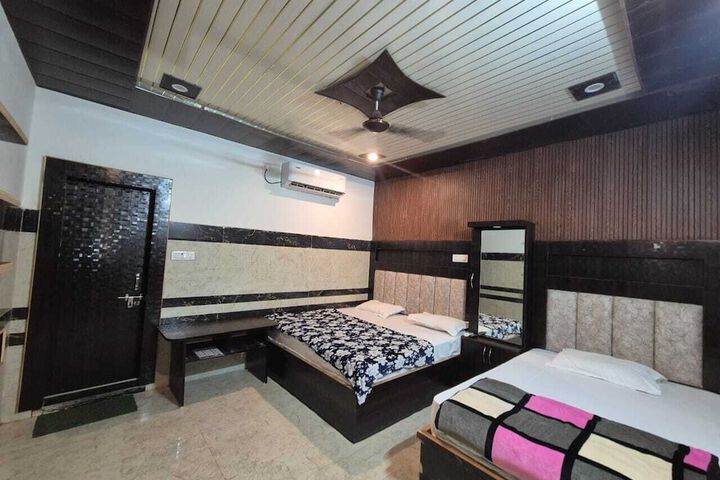 Room 9 of 17