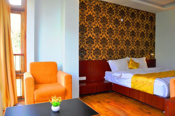 Room 6 of 37