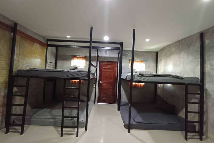 Room 13 of 27
