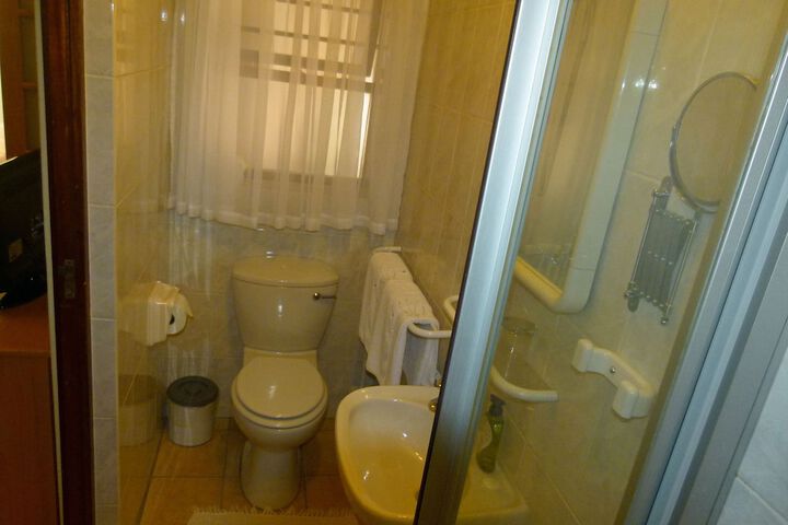 Room 16 of 32