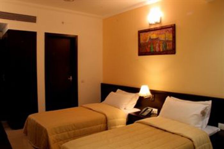 Hotel Suite Photo