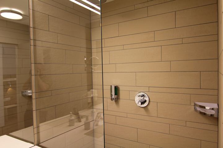 Room 45 of 93