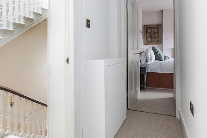 Room 43 of 48