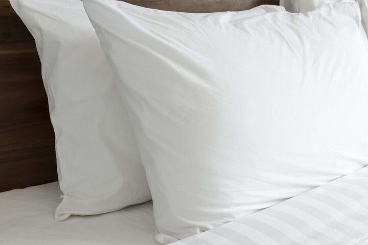 1 King Bed (2 of 9)