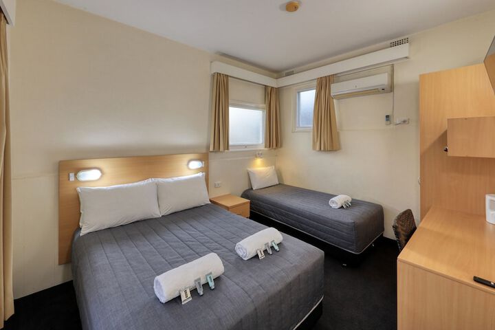Room 4 of 34