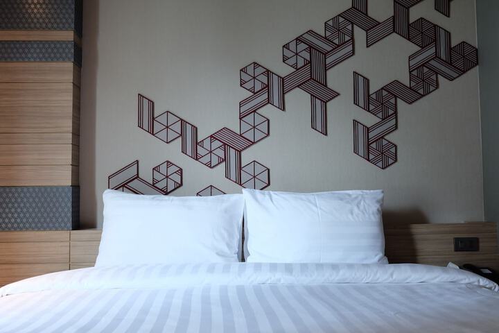 Room 8 of 40