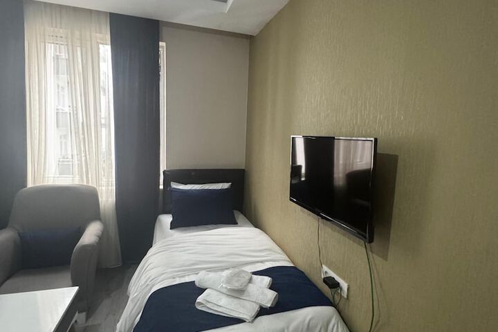 Room 25 of 49