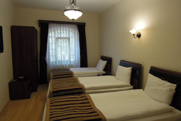 Room 4 of 17