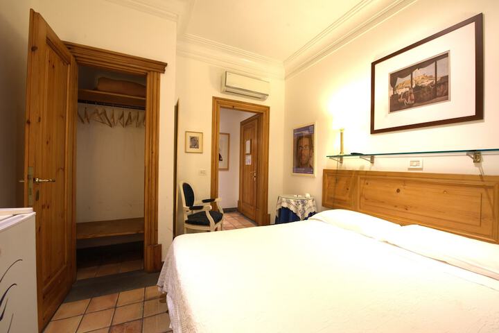 Room 47 of 76