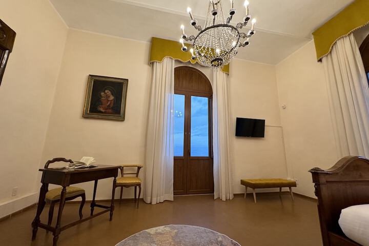 Room 6 of 96