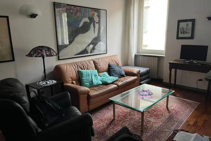 Room 4 of 12