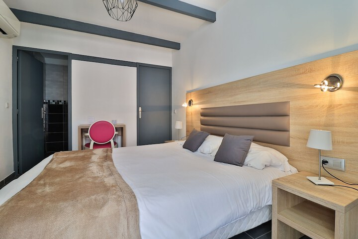 Room 9 of 48