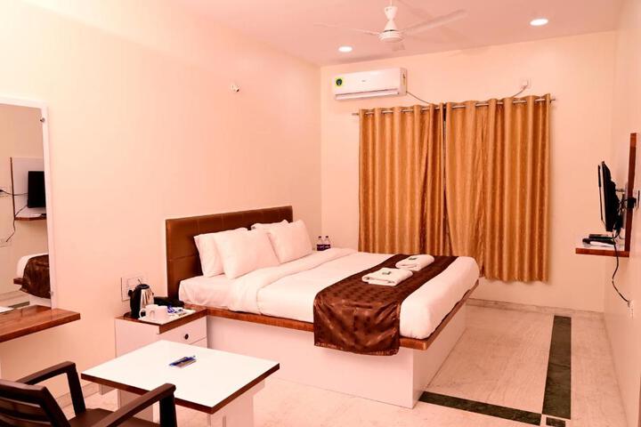 HOTEL DAKSH
