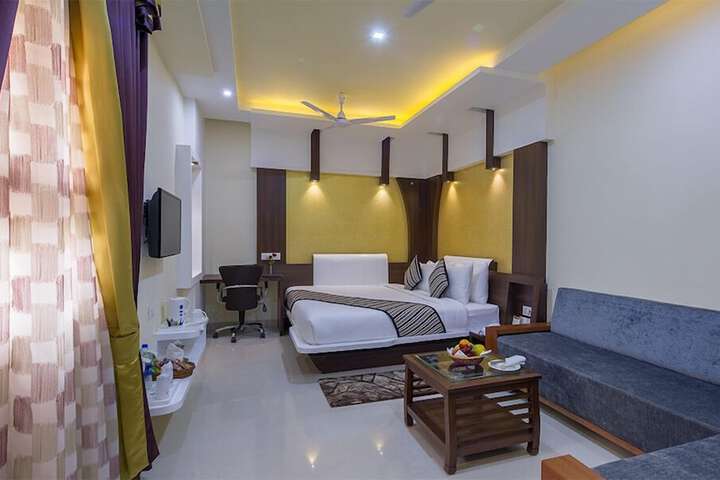 Room 10 of 38