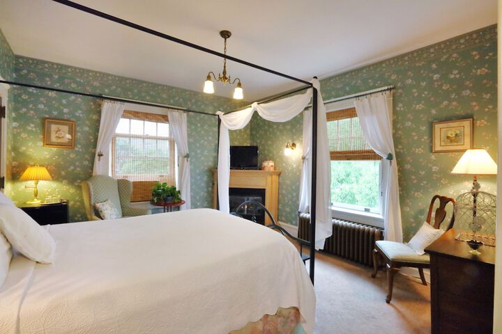 Room 4 of 49