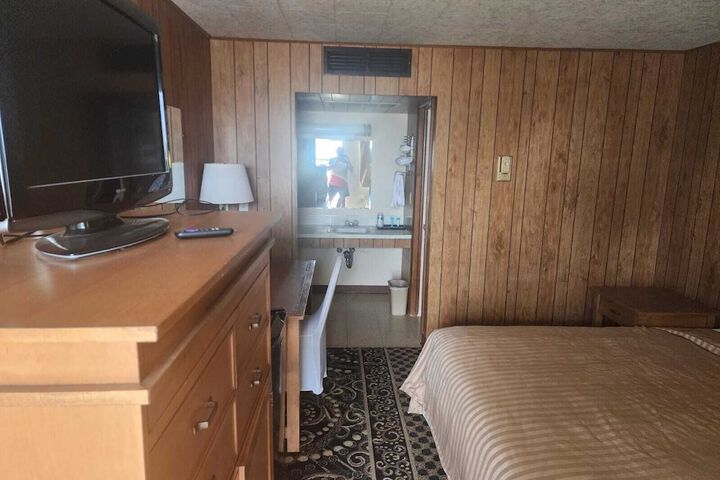 Room 5 of 19