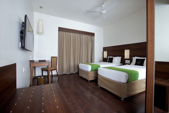 Room 16 of 36