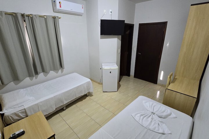 Room 3 of 10