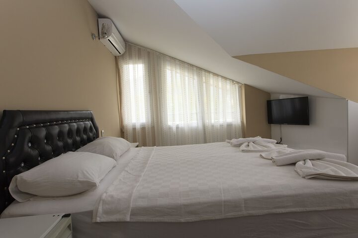 Room 6 of 53