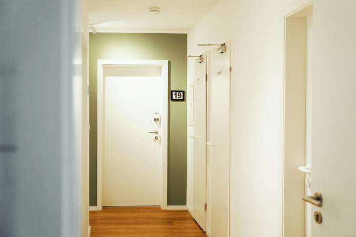 Room 13 of 76