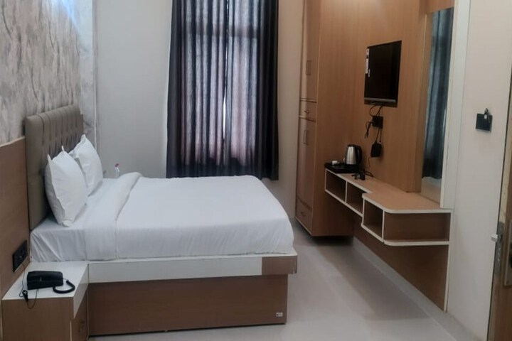 Room 10 of 42