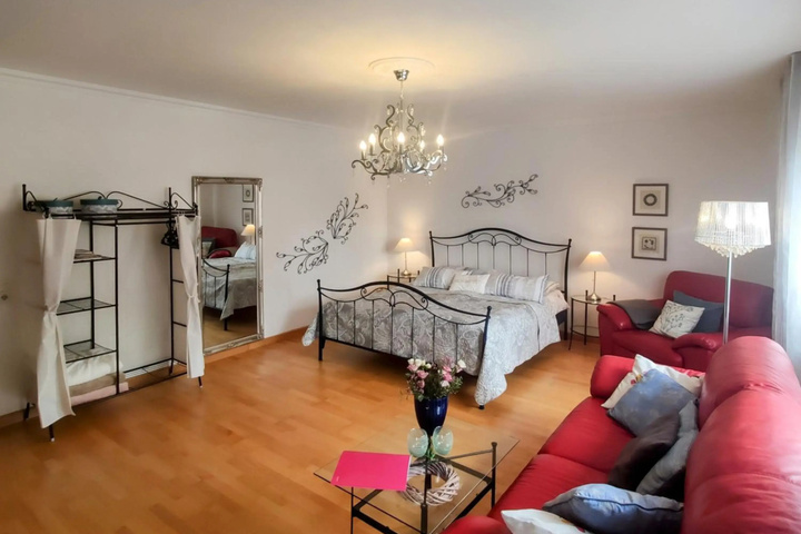Room 4 of 14