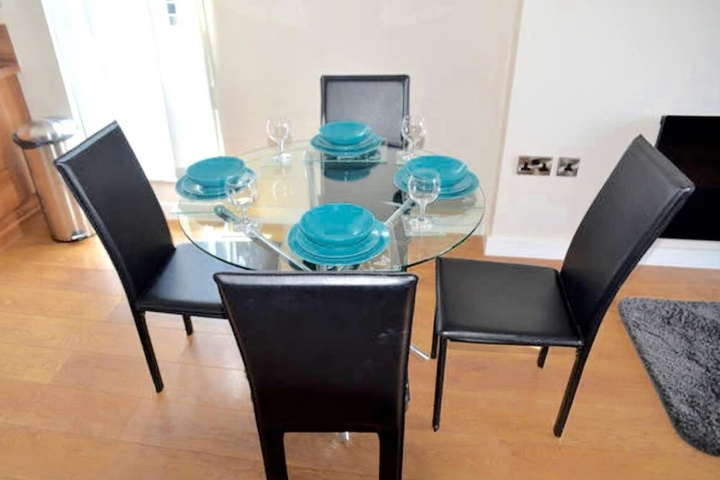 Dining 8 of 8