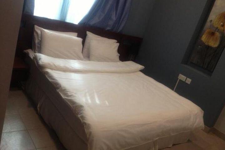 Room 2 of 6
