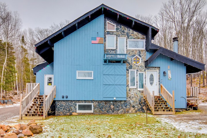 Iron River Retreat w / Sauna: Walk to Ski Brule!