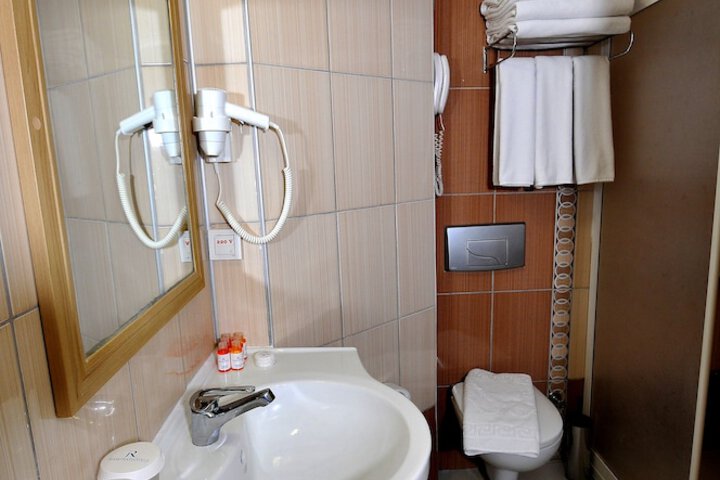 Room 27 of 42