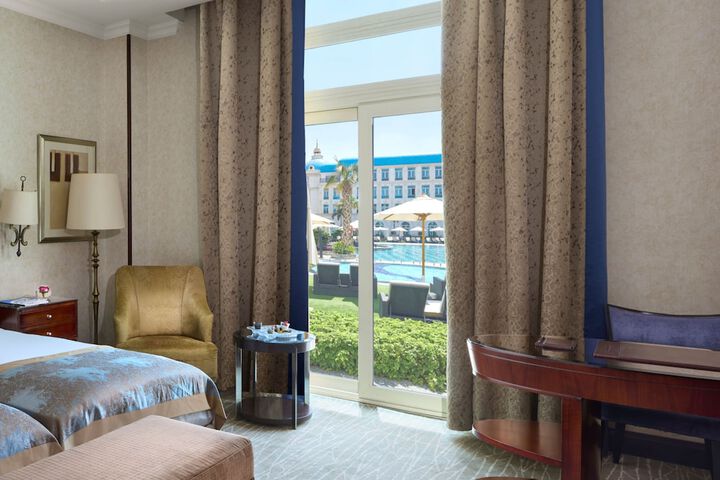 Room 46 of 208