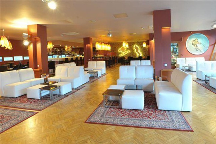 Lounge 84 of 128