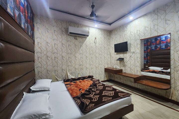 Room 44 of 49